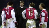 An ghloine bheag fíona agus réabhlóid Arsene Wenger