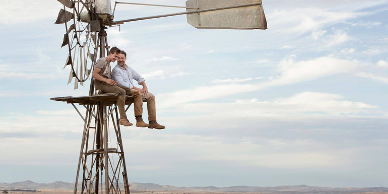 Ryan-Corr-and-Russell-Crowe-in-The-Water-Diviner