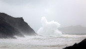 Tuilte, bóithre contúirteacha agus tithe gan chumhacht – talamh na hÉireann buailte ag an Stoirm Barra