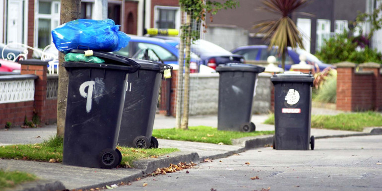 File Photo Bin charges treble for customers as companies accused of operating a cartel. MINISTER FOR THE Environment will bring in legislation if private companies are found to be abusing the new pay by weight system by hiking up prices for customers. Uncollected household refuse piles up in Clonsilla in Dublin as Dublin City Council exclude households that have not paid the new bin tax from waste collection. 25/09/2003. Photo: RollingNews.ie