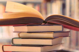Sé leabhar Gaeilge ainmnithe do ‘Leabhar Gaeilge na Bliana’ ag na Irish Book Awards
