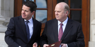 Fadó, fadó in Éirinn a chuamar ag seoladh sa spás fioscach…