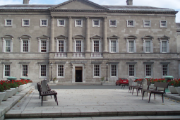 Sprioc an rialtais go mbeadh 20% d’earcaigh nua na seirbhíse poiblí ina nGaeilgeoirí le scagadh