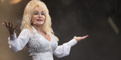 Clár Gaeilge a fuair an scúp faoi chuairt cháiliúil Dolly Parton ar Thigh Pháidí Uí Sé – agus sin í an fhírinne