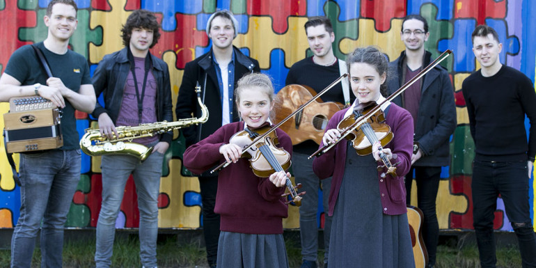 Gaelscoil na CamÛige students Amy NÌuallachaÌn and Dearbhla NÌ  Chathain with Irish band†Seo Linn, Kev Shortall (left), DaithÌ ” Ruaidh, Stiof·n ” Fearail, Keith ” Briain, Cathal ” Ruaidh and Conor Moore. FÈile na FÌse Commemorates Importance of Irish Language & Culture in Vision of 1916 Leaders on Proclamation Day Tomorrow Thousands of schools across Ireland will run FÈile na FÌse events on 15 March 2016 as part of Seachtain na Gaeilge 2016 & Ireland 2016 Commemoration Programme. As thousands of schools across Ireland prepare to run events for†FÈile na FÌse†as part of the Ireland 2016 Commemoration Programme on or around†Proclamation Day (tomorrow, Tuesday, 15 March 2016), Gaelscoil na CamÛige in Clondalkin, Dublin, will be hosting a huge Irish-language and culture celebration including a special concert in the school with the Irish band†Seo Linn, Seachtain na Gaeilge 2016 Ambassadors. Pics: Alan Rowlette ENDS:  FURTHER INFORMATION: † Brenda NÌ GhairbhÌ Seachtain na Gaeilge & Awareness Campaigns Manager, Conradh na Gaeilge 00 353 (0)86 3649776 |†www.snag.ie