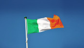 ‘Mí-úsáid’ á baint as brat náisiúnta na hÉireann i nGaeltacht Dhún na nGall