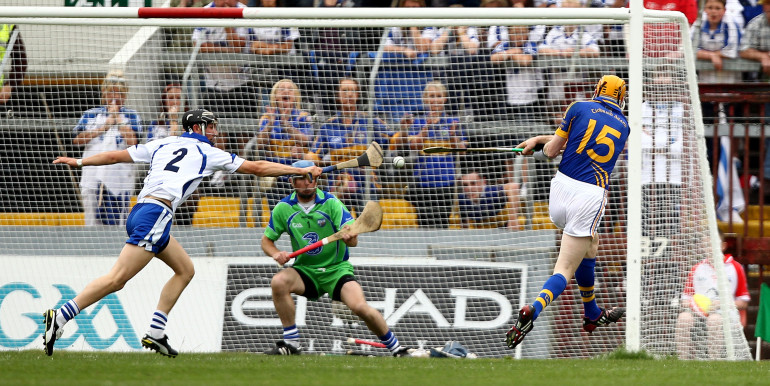 Munster GAA Hurling Senior Championship 2011 Final, Pairc Ui Chaoimh 10/7/2011 Waterford vs Tipperary Tipperary's Lar Corbett scores the fifth goal despite Darragh Fives and goalkeeper Clinton Hennessy of Waterford Mandatory Credit ©INPHO/James Crombie *** Local Caption ***