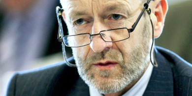 Seán Kelly éirithe as feachtas na huachtaránachta