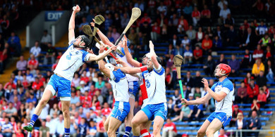 Ní foláir do na Déise an dá thrá a fhreastal