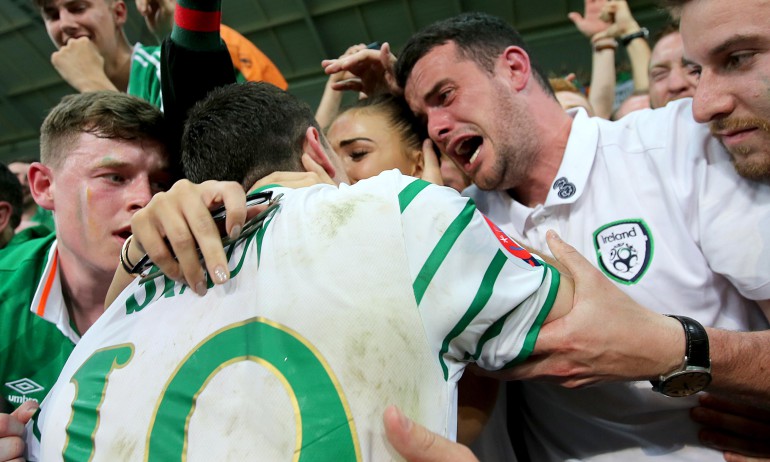 2016 UEFA European Championship Group E, Grand Stade Lille Métropole, Villeneuve d'Ascq, Lille, France 22/6/2016 Republic of Ireland vs Italy Ireland's Robbie Brady celebrates with his girlfriend Kerrie Harris and his brother  Mandatory Credit ©INPHO/Donall Farmer