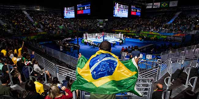 Brazilian fans cheer on home favourite, Robenilson de Jesus to victory in Riocentro arena 10/8/2016