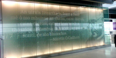 Máirtín Ó Cadhain le filleadh ar Aerfort Bhaile Átha Cliath
