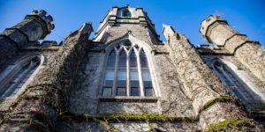 Deis foghlaim faoi ainmniú sráideanna agus eastát ar chúrsa nua Gaeilge in Ollscoil na Gaillimhe