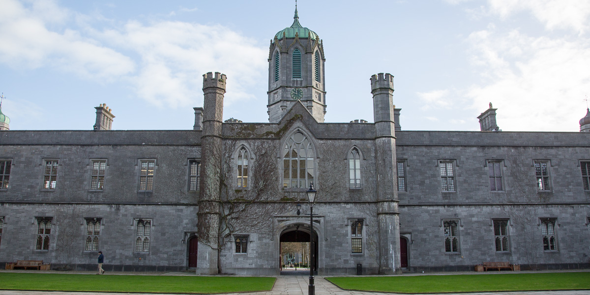 ‘Ollscoil na Gaillimhe – University of Galway’ — ainm NUIG le hathrú