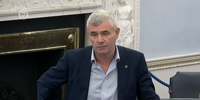 An ag fiach i ndiaidh na gealaí atá Pádraig Ó Céidigh?