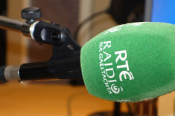 ‘Creimeadh’ á dhéanamh ar sheirbhís Raidió na Gaeltachta de dheasca easpa acmhainní