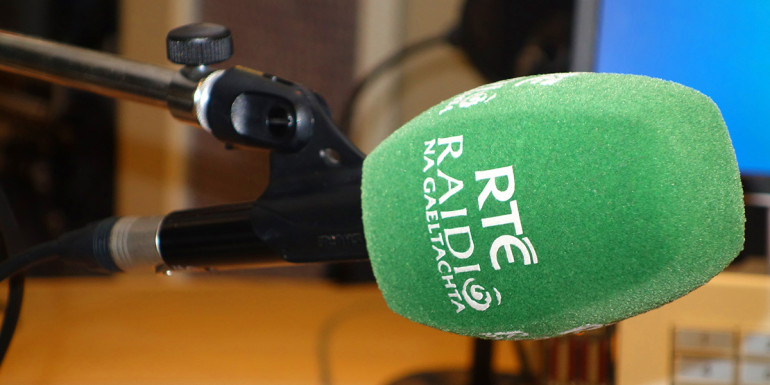 From Monday 15 September 2014 all news bulletins as Gaeilge on RTÉ Radio will be delivered from RTÉ Raidió na Gaeltachta in Casla, Connemara. Henceforth the station will provide all 32 Irish-language bulletins across RTÉ Radio 1, RTÉ lyric fm and RTÉ 2fm, in addition to their own news service currently provided throughout the day. From Monday 15 September the RTÉ.ie news website, and the RTÉ News Now App, will feature national, international and regional news in Irish for the first time.
