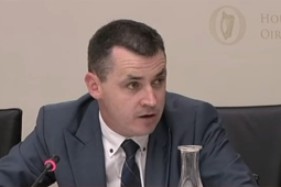 ‘Masla do phobal na Gaeilge é an úsáid a bhaineann comhlachtaí poiblí as Google Translate’ – An Coimisinéir Teanga