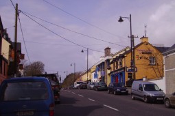 Lucht pleanála teanga ag cur i gcoinne ollmhargaidh nua i nGaeltacht Chonamara