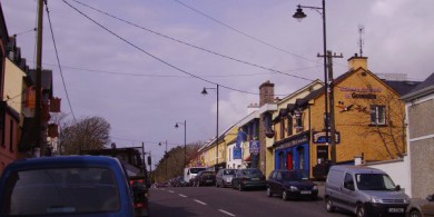 Lucht pleanála teanga ag cur i gcoinne ollmhargaidh nua i nGaeltacht Chonamara