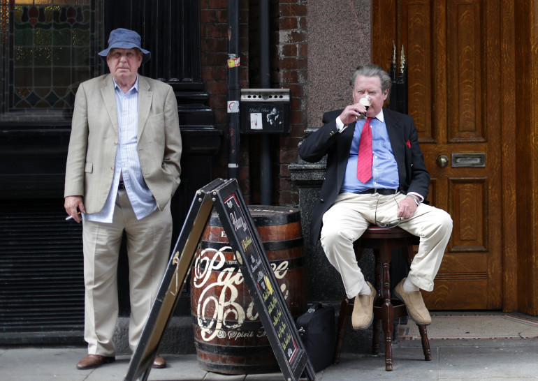 19/06/2014. Dublin scenes. Two men having a drink outside The Palace Bar in Dublin's Temple Bar today. Photo Laura Hutton/RollingNews.ie